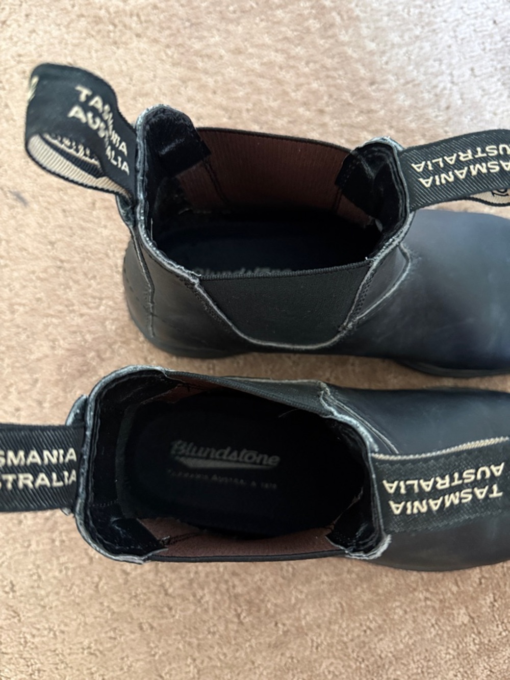 Blundstone Black Leather Pull-Tab Chelsea Boots - Picture 5 of 6
